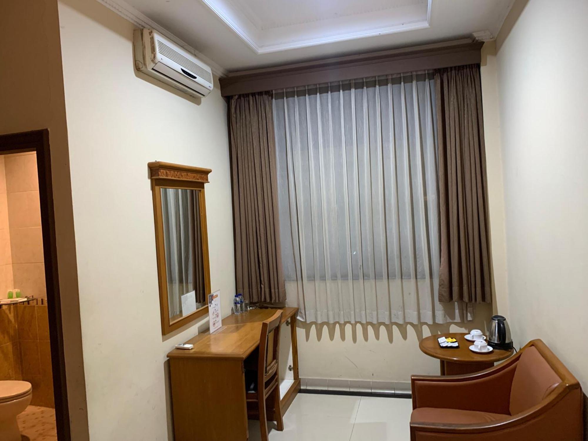 Enhaii Hotel Bandung Exterior photo