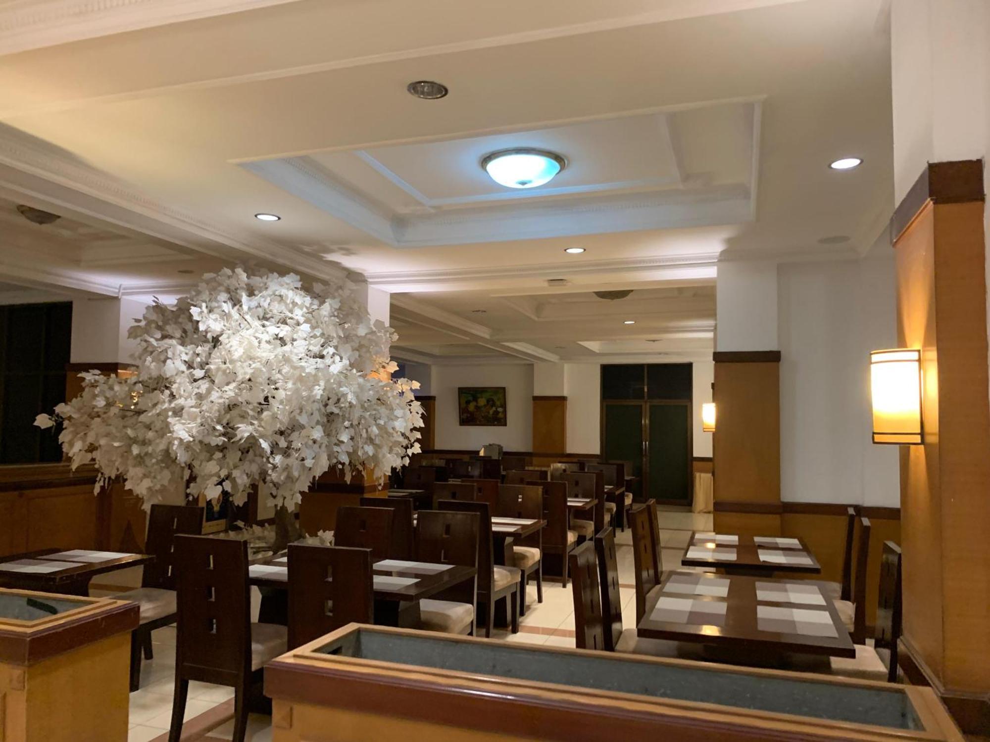 Enhaii Hotel Bandung Exterior photo